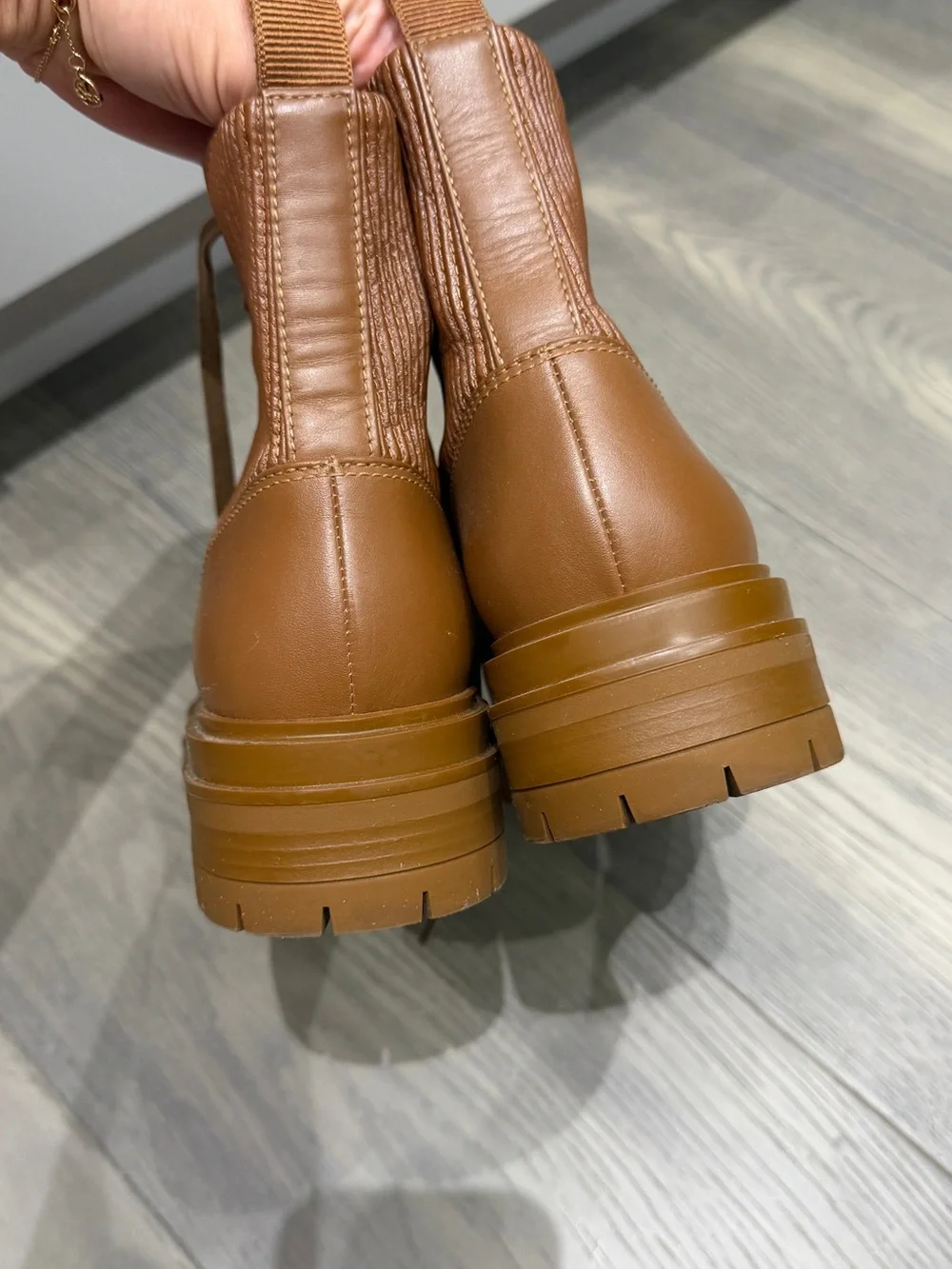 Gianvito Rossi ribbed detail